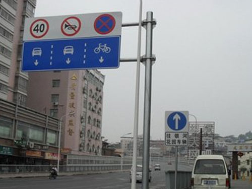 双悬臂式标牌杆
